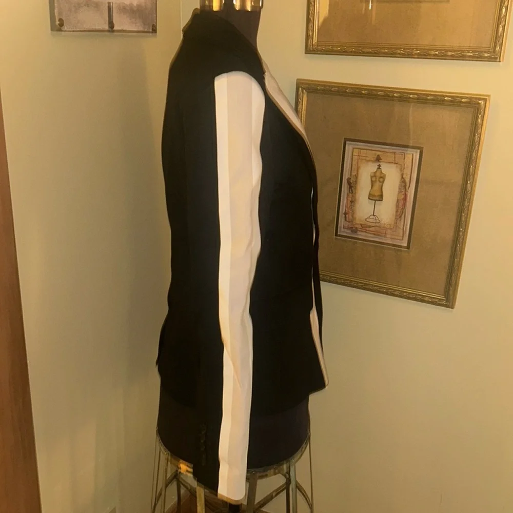 Beautiful Jacket - Picture 3 of 3